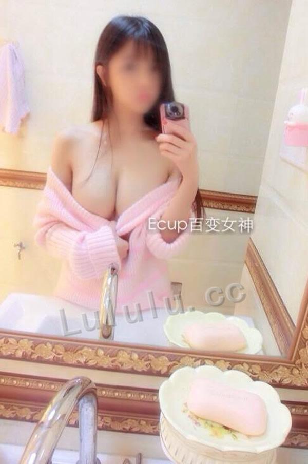 极品身材Ecup百变女神VIP私拍合集5(19)