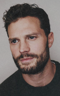 Jamie Dornan Cb60ahKL_o