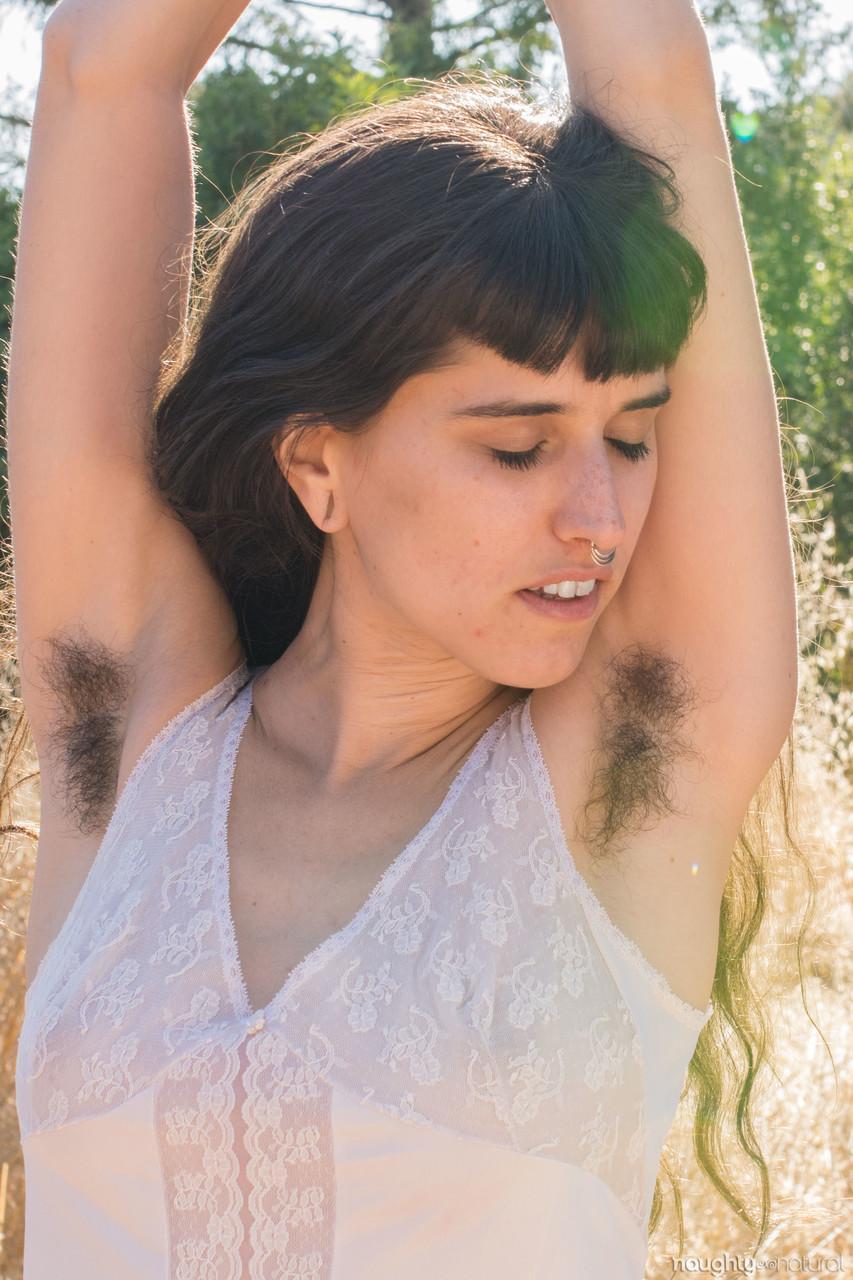 Amateur teen with hairy armpits Bella Mae spreads her bushy pussy outdoors(3)