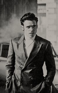 Richard Madden NAachG7A_o