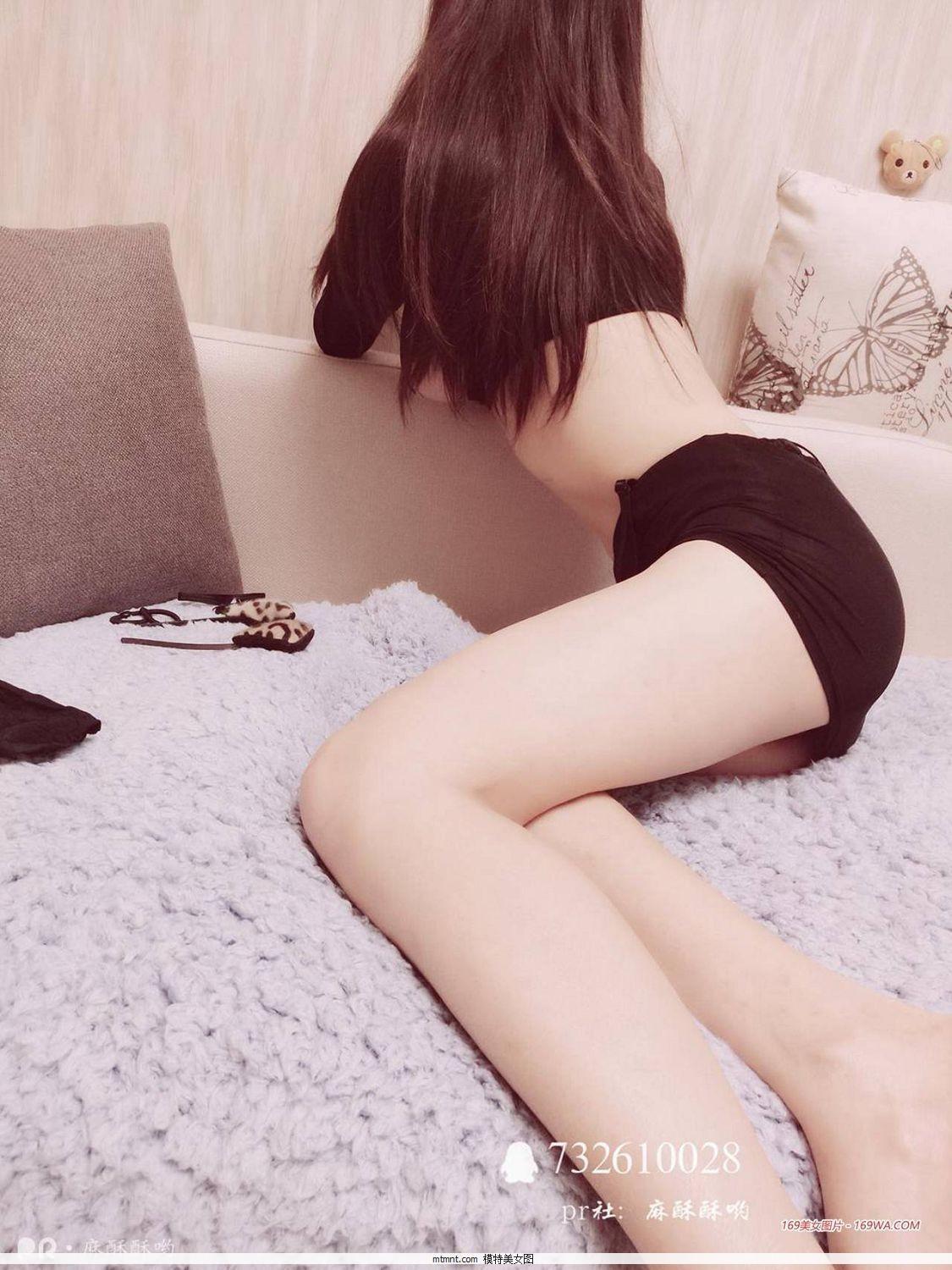 客厅里让人酥麻的妹妹(17)