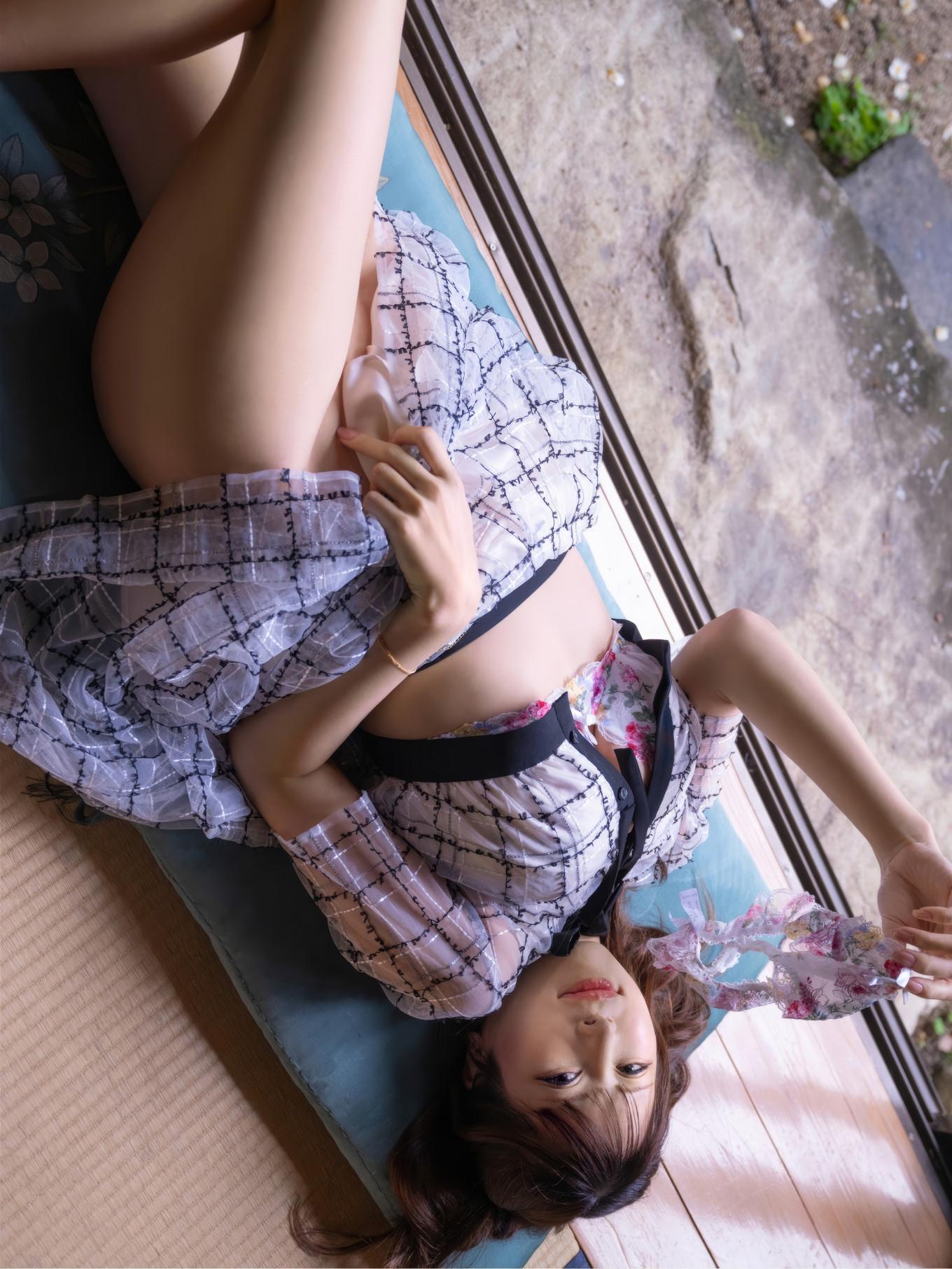 Mikuru Shiiba 有岡みう, 写真集 「木漏れ日の中で」 Set.01(9)