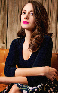 Alison Brie T3h8OmqF_o