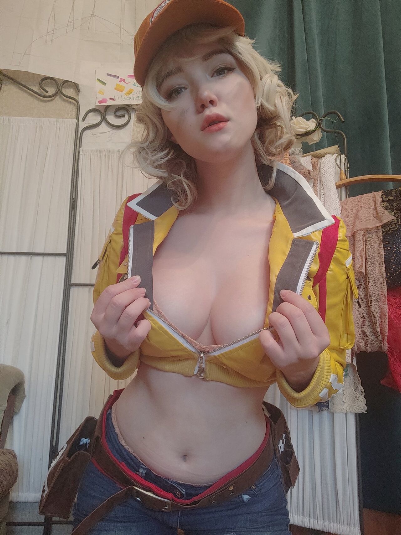 Lada Lyumos - Cindy Aurum