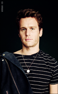 Jonathan Groff LkS4uu8X_o