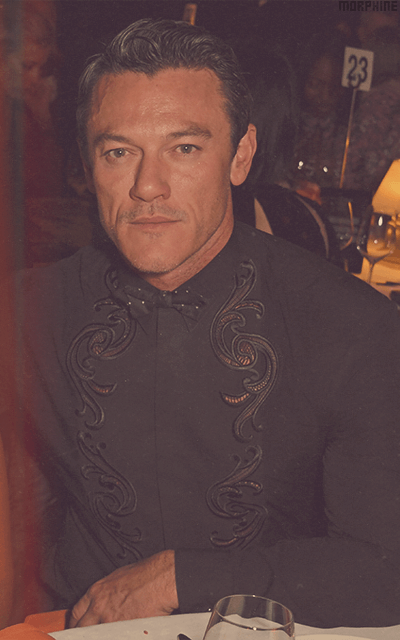 Luke Evans - Page 11 YAUSiaMR_o