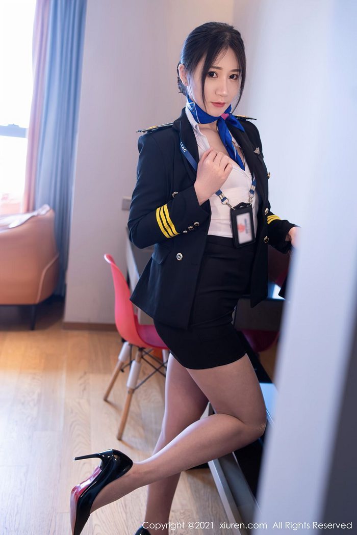 秀人网空乘小姐姐顾乔楠制服机长肥美香甜(17)