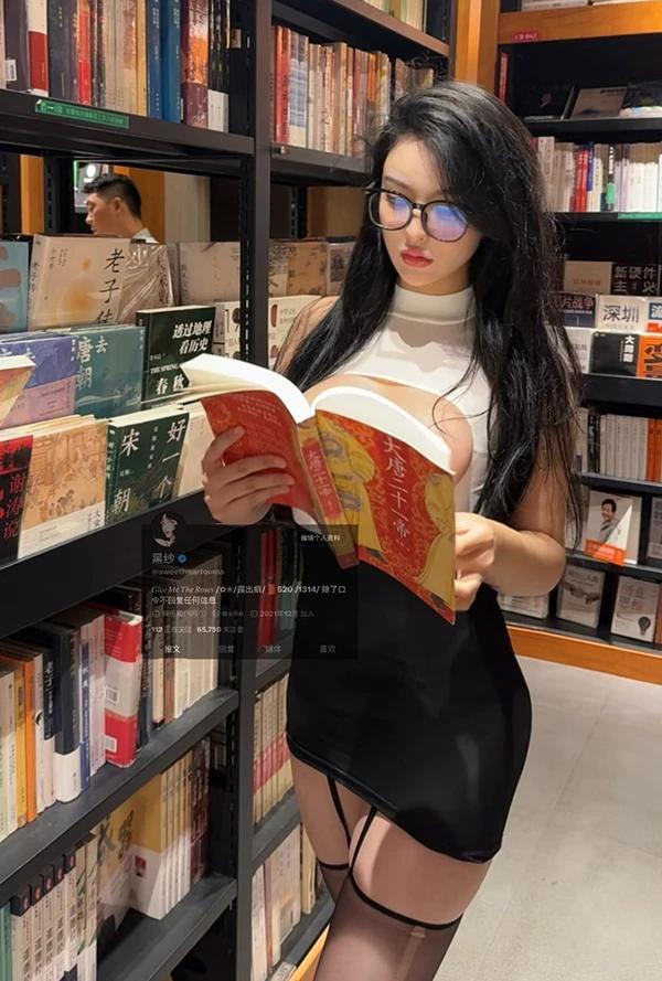推特美女黑纱@sweetheartomns私拍尺度视图3(2)