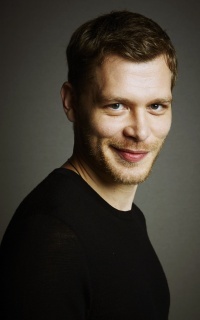 Joseph Morgan ZUggjCrs_o