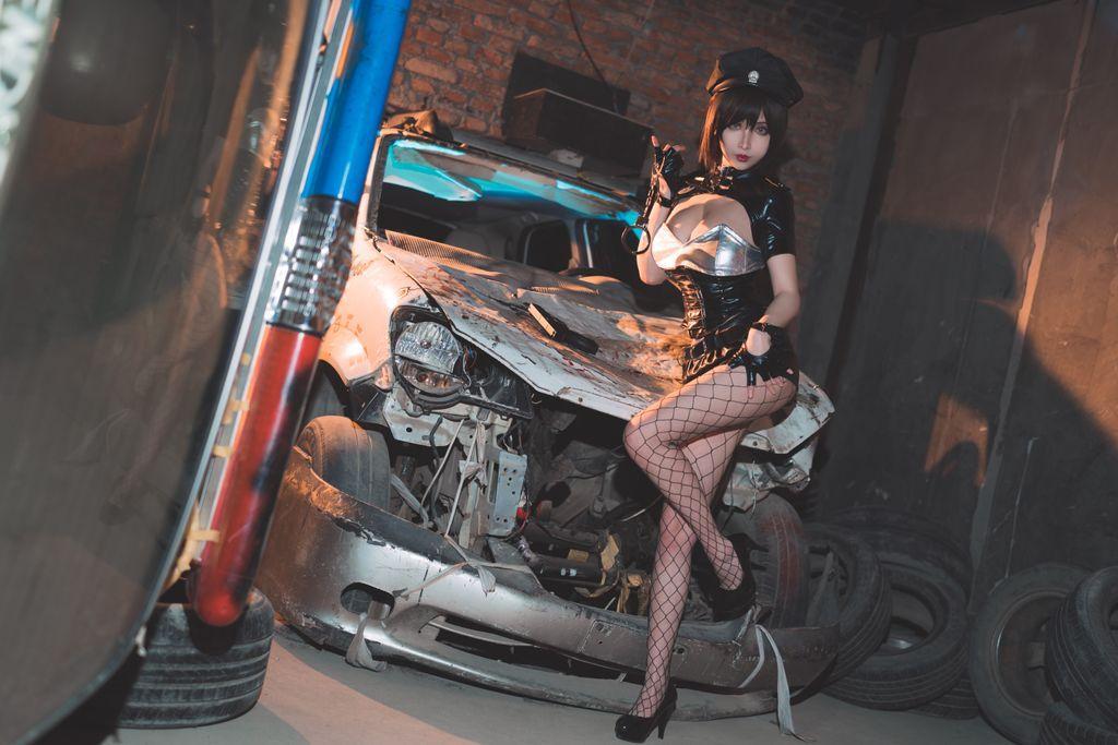 Coser@rioko凉凉子 Vol.035: 实习警察 (20 photos)
