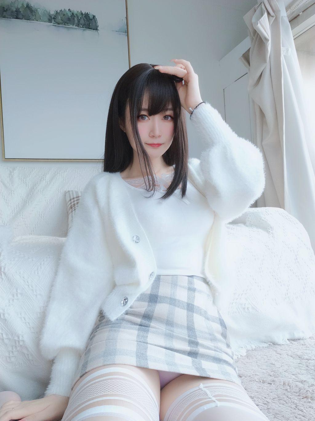 Coser @ 白银 81: 自 撮 り (121 photos)