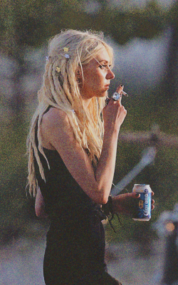 Taylor Momsen 2P4b8X4d_o