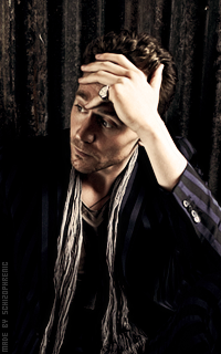Tom Hiddleston DdB8ToAi_o