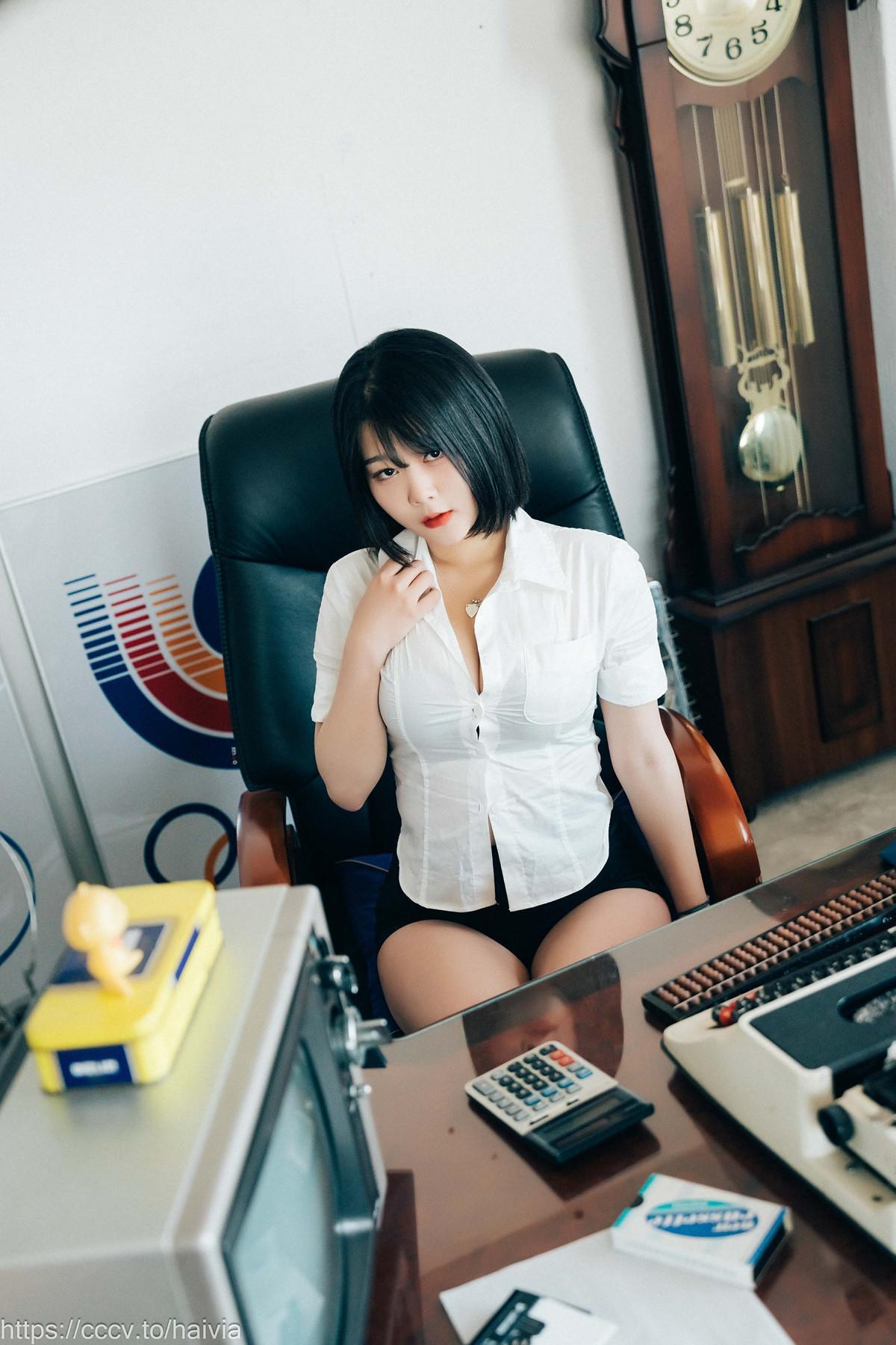 ZIA.Kwon 권지아, Loozy ‘Female Employee’ Set.03(22)