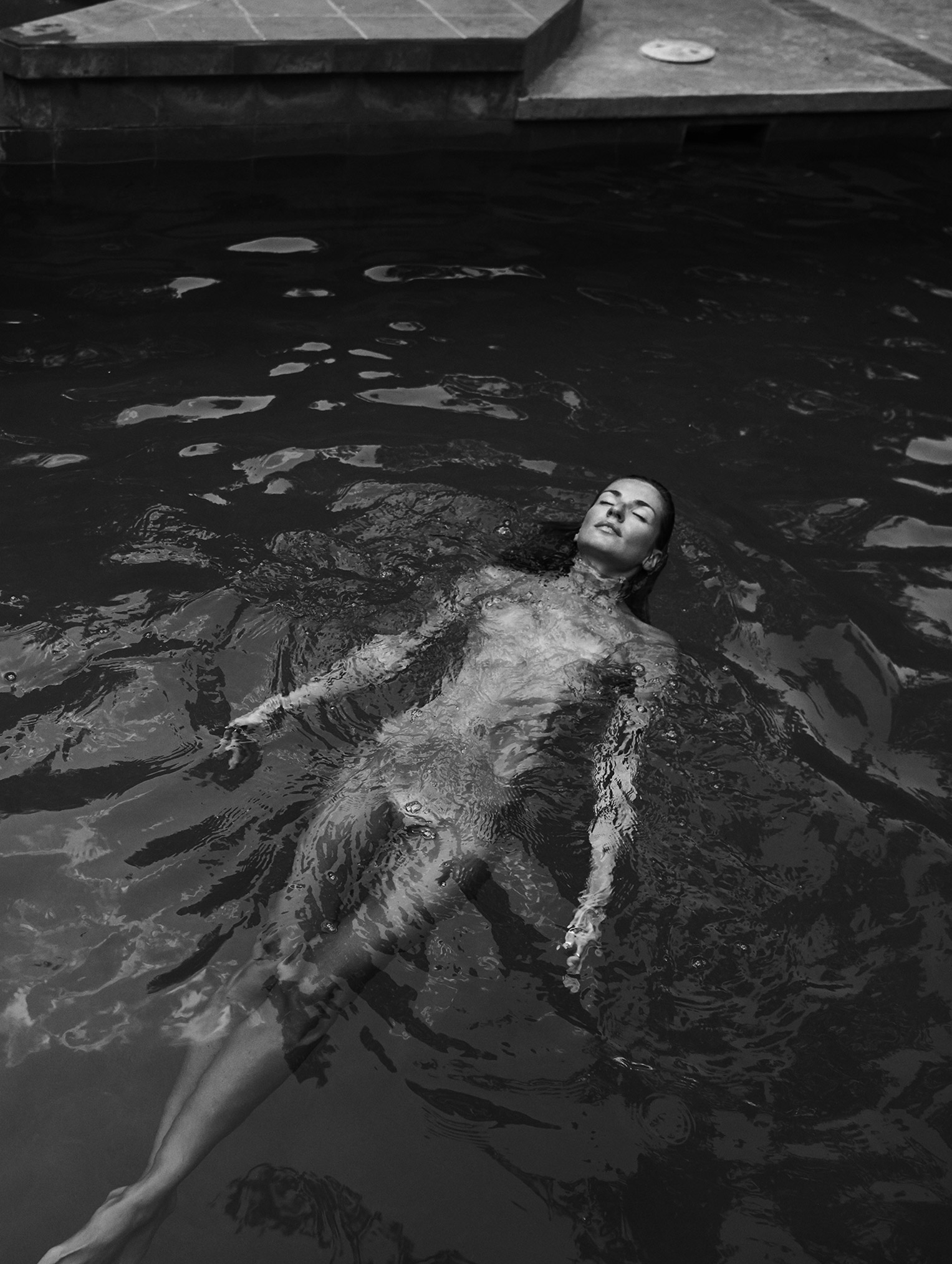 Элен Дали отдыхает у бассейна / Elen Dali nude by Stefan Rappo Элен Дали отдыхает у бассейна / Elen Dali nude by Stefan Rappo
