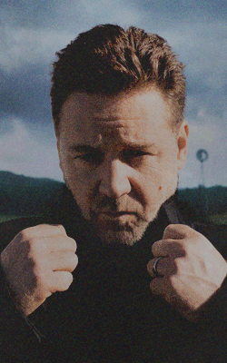 Russell Crowe BkQxwqSD_o