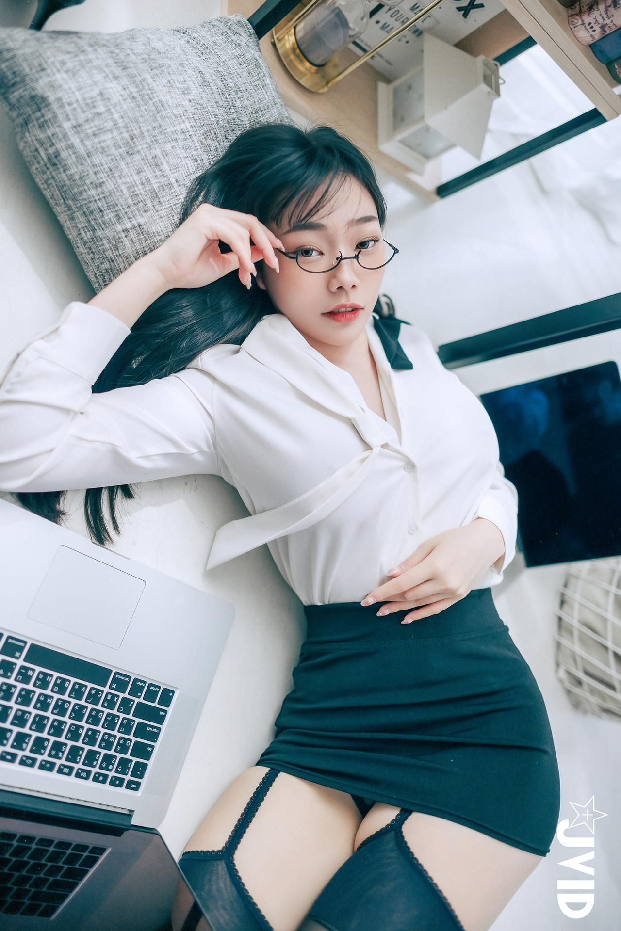 JVID 苡昕Slivia – 超巨乳女秘書 Set.02(23)