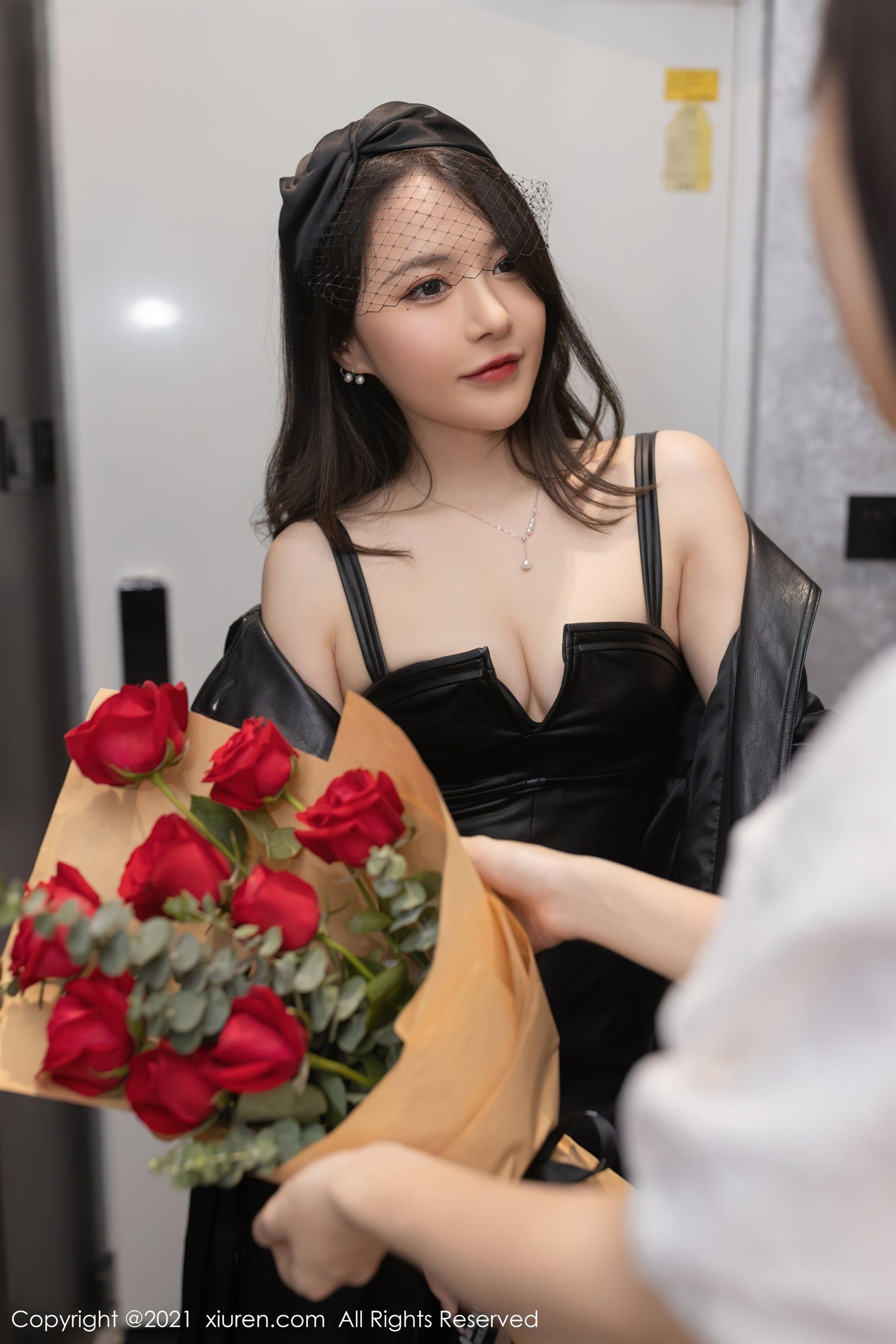 [XiuRen秀人网]No.4021 模特鱼子酱Fish妻子们的聚会主题私房半脱秀火辣身材诱惑写真(6)