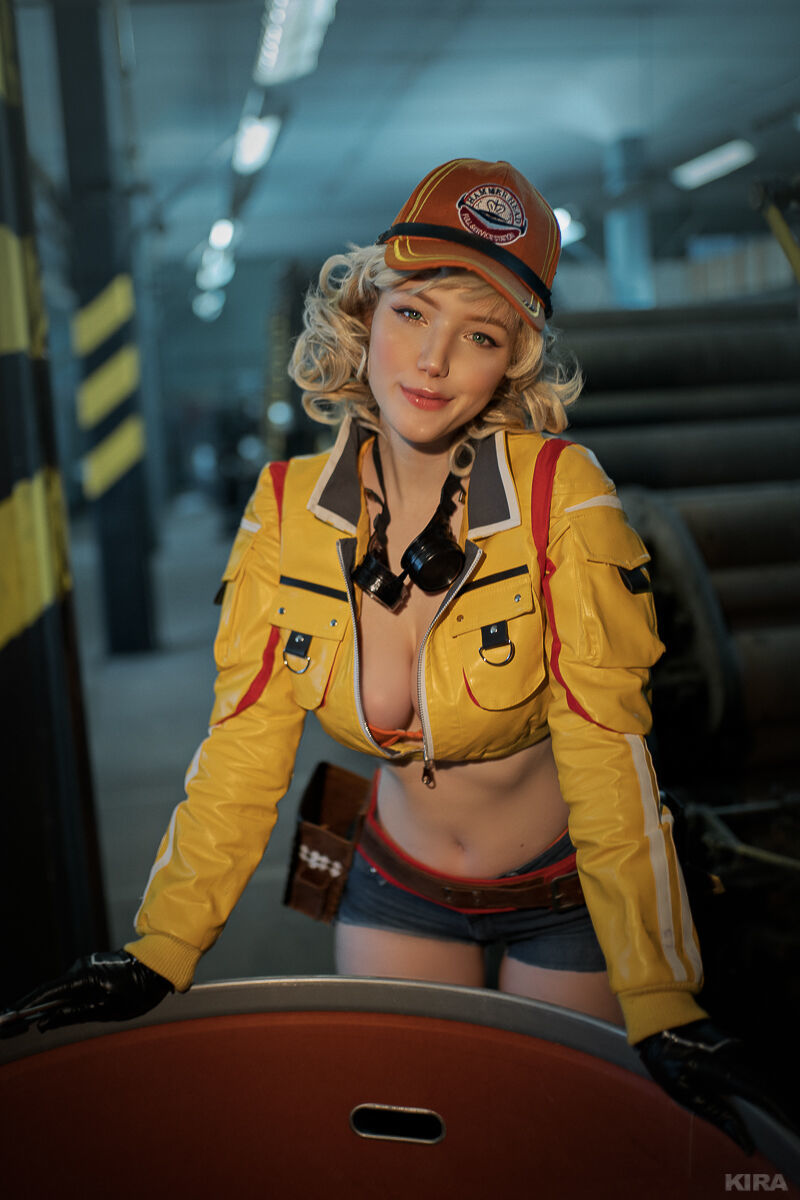 Lada Lyumos - Cindy Aurum