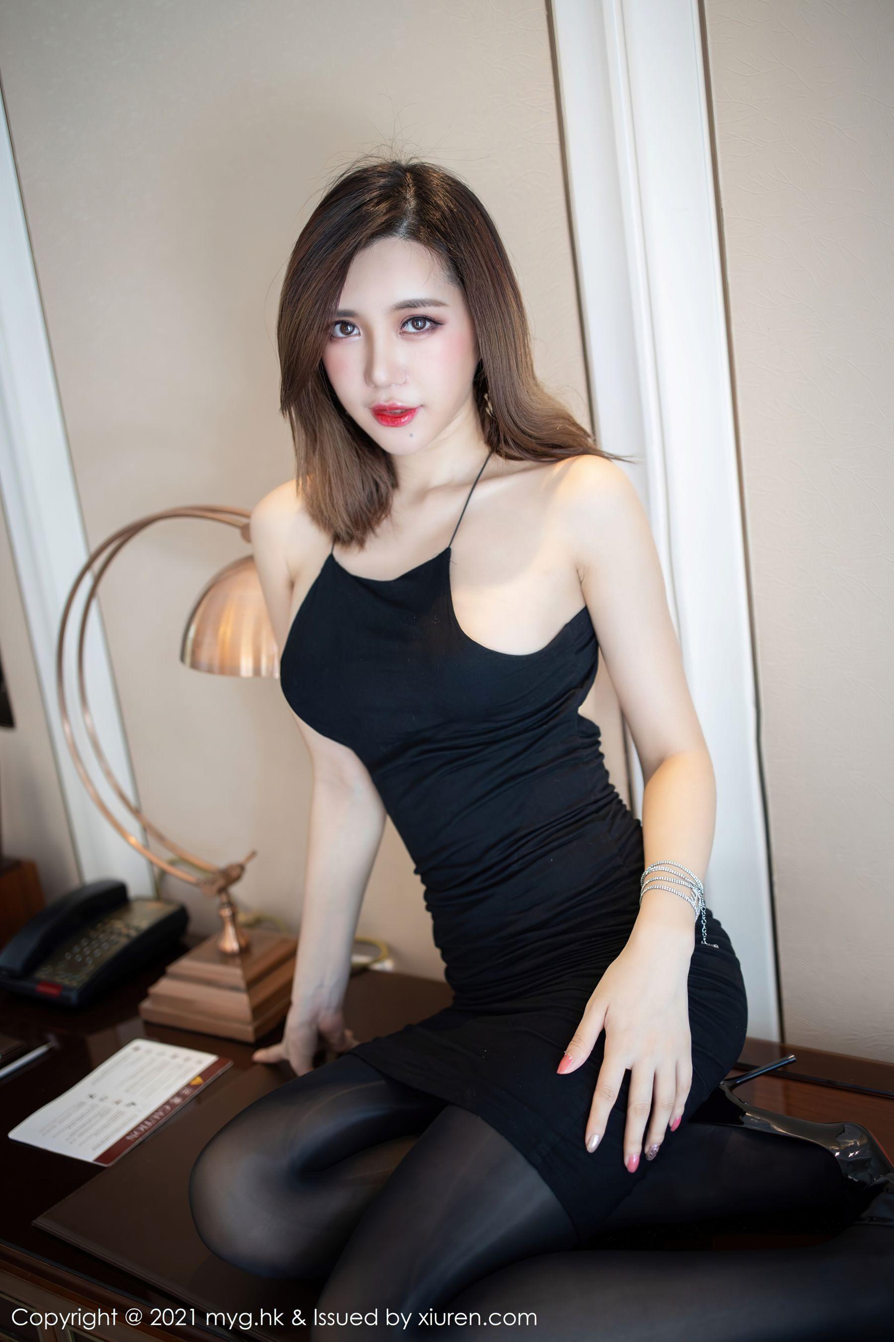 [美媛馆MyGirl] Vol.521 绮里嘉Carina – 一袭黑色魅惑吊裙(14)