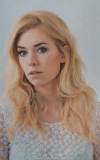 Vanessa Kirby LthhmDd9_o