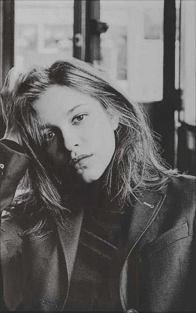 Sophie Cookson EUDqe0Be_o