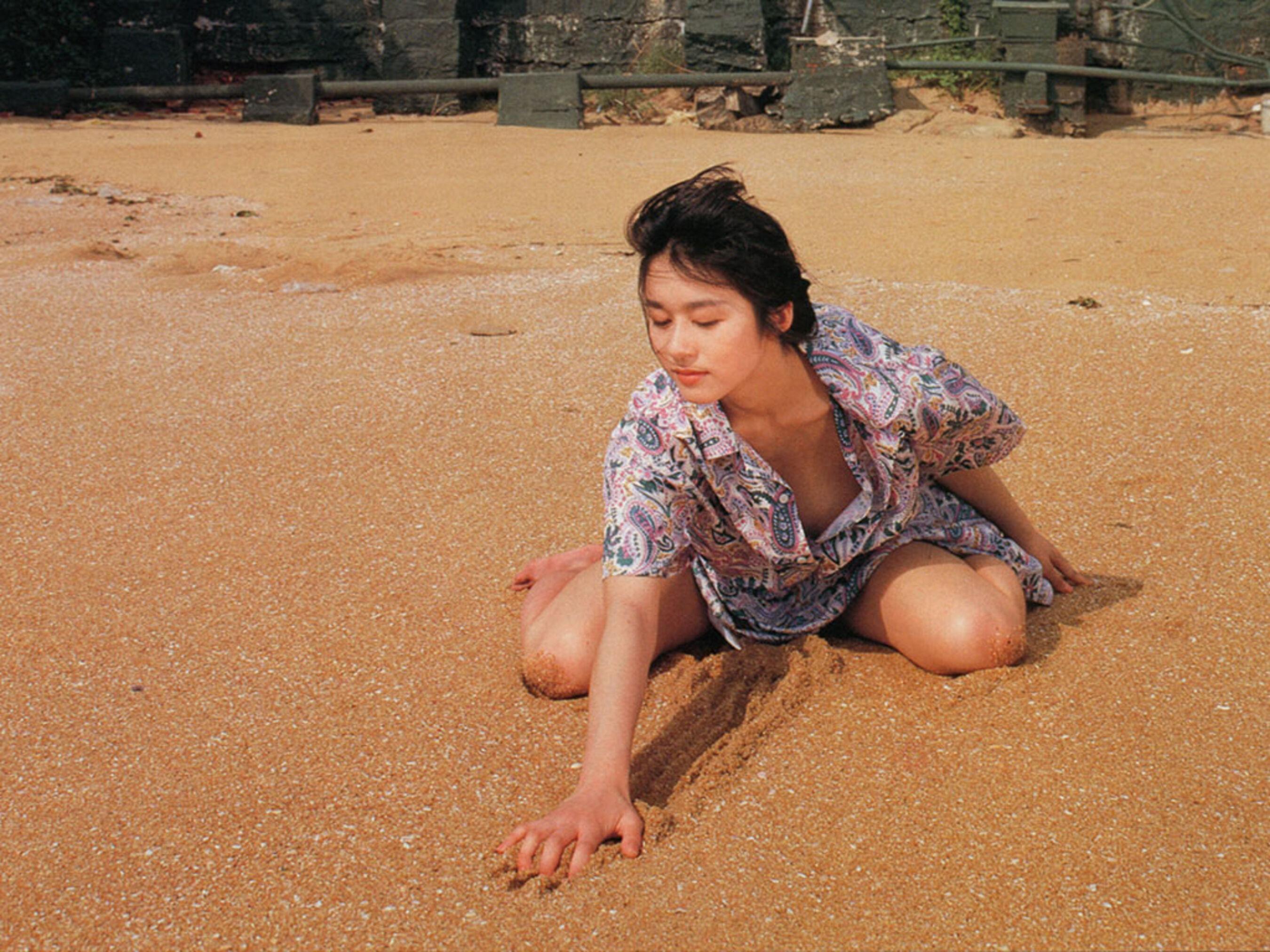 书籍扫描 Vol. 1990.5 青山知可子《热帯性気候》(104)