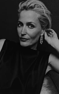 Gillian Anderson Mdk3XnAh_o