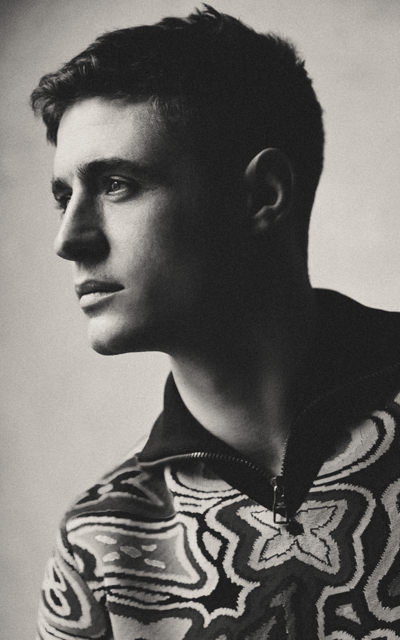 Max Irons WQEGGxXj_o