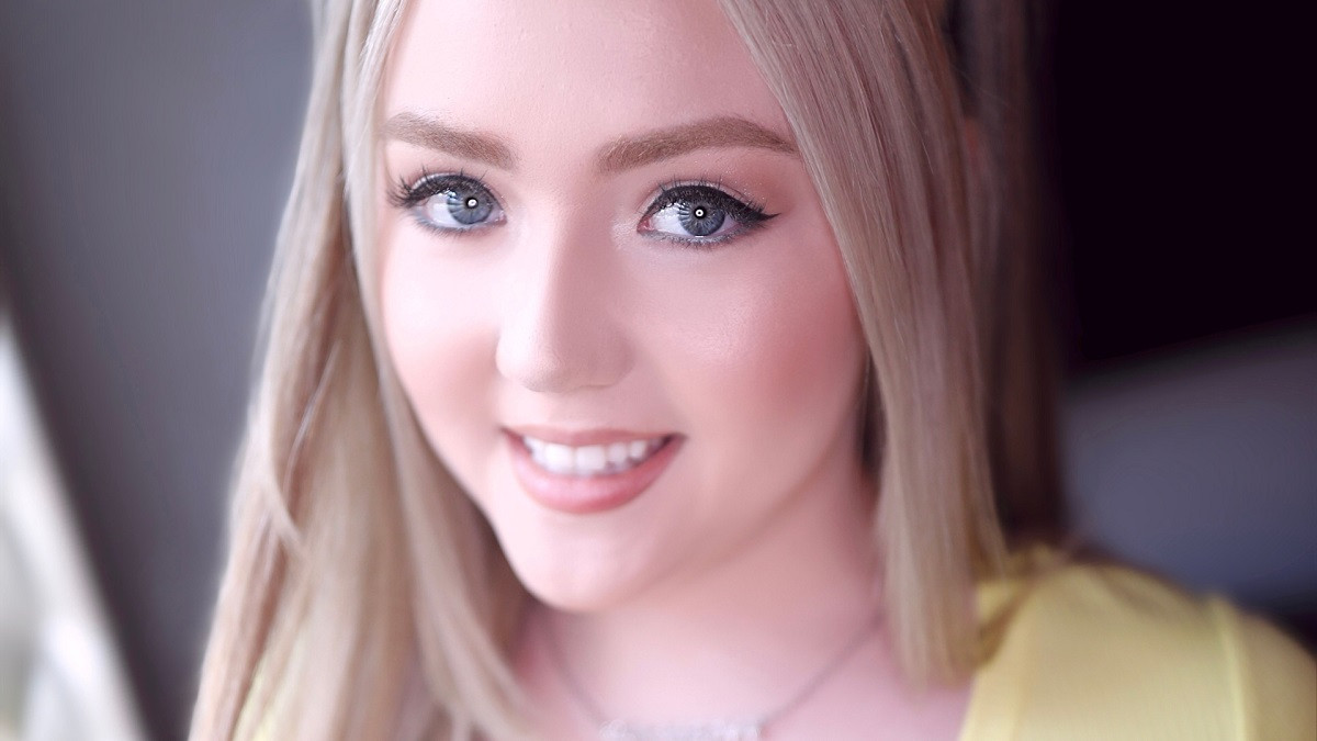 Amatuer allure blonde