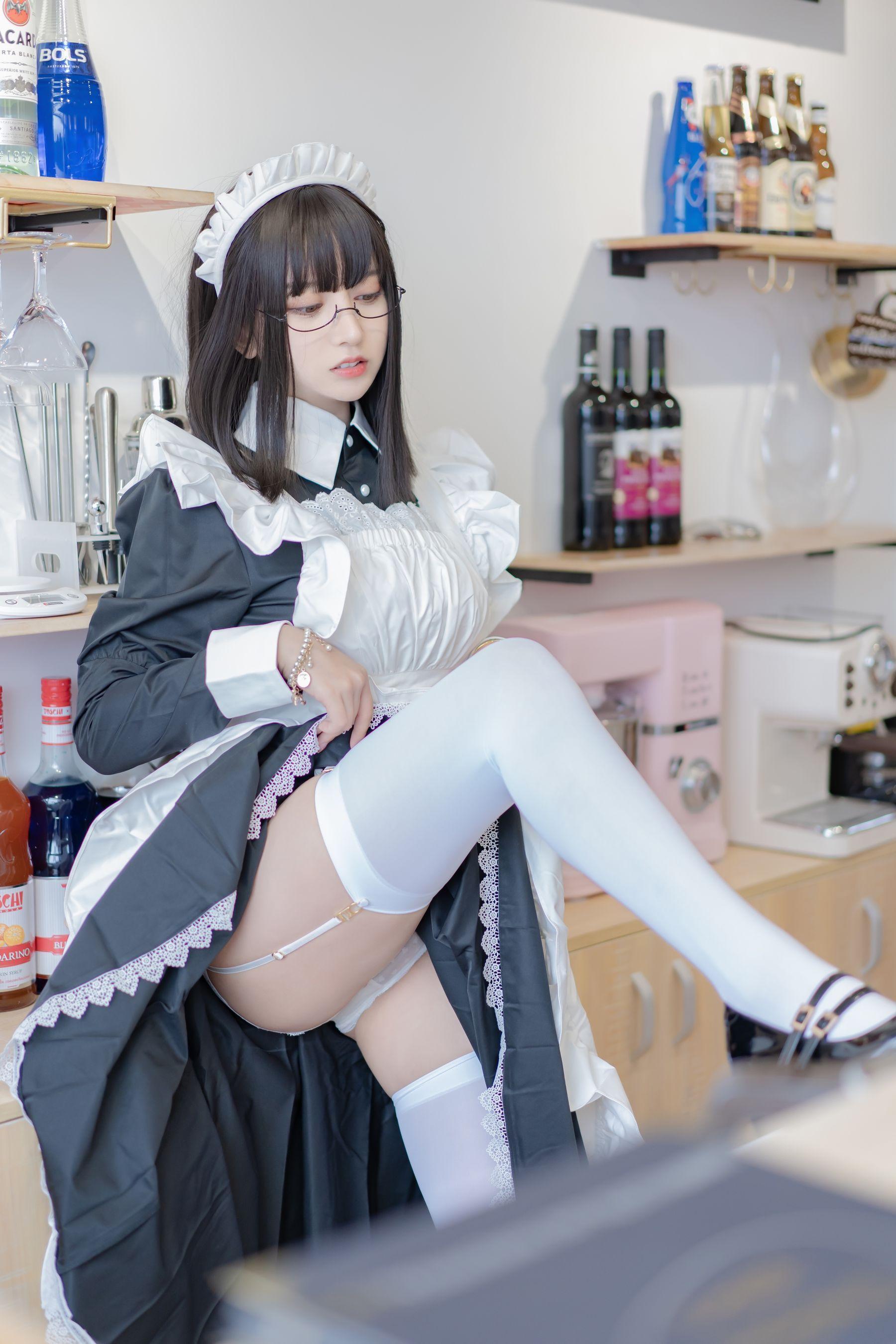 [Cosplay] 米线线sama – 女仆长裙 写真集(17)