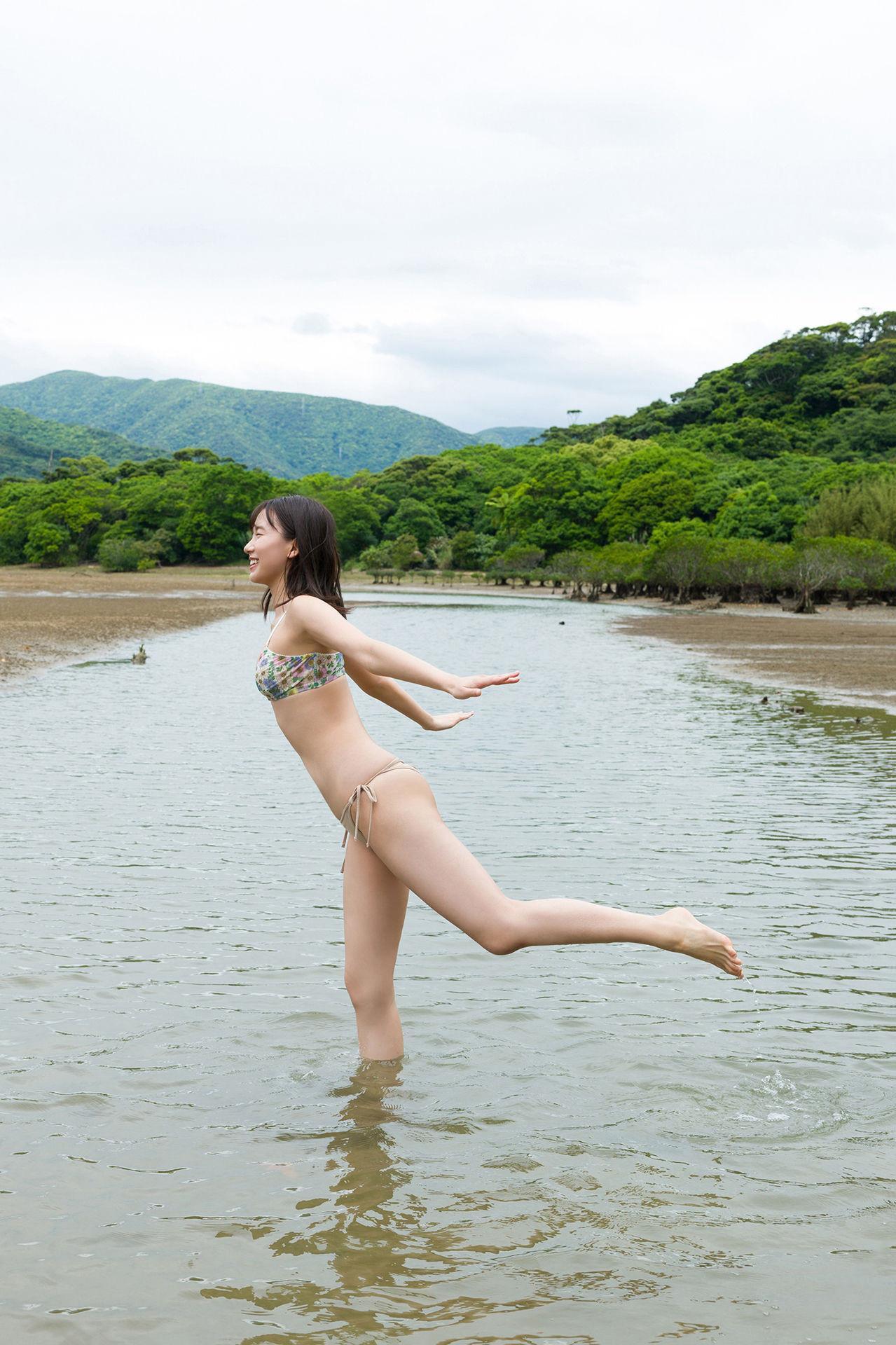 Nene Shida 志田音々, ファースト写真集アナザーバージョン 『ｎｅｎｅ－まるっとりっぷ－』 Set.05(10)