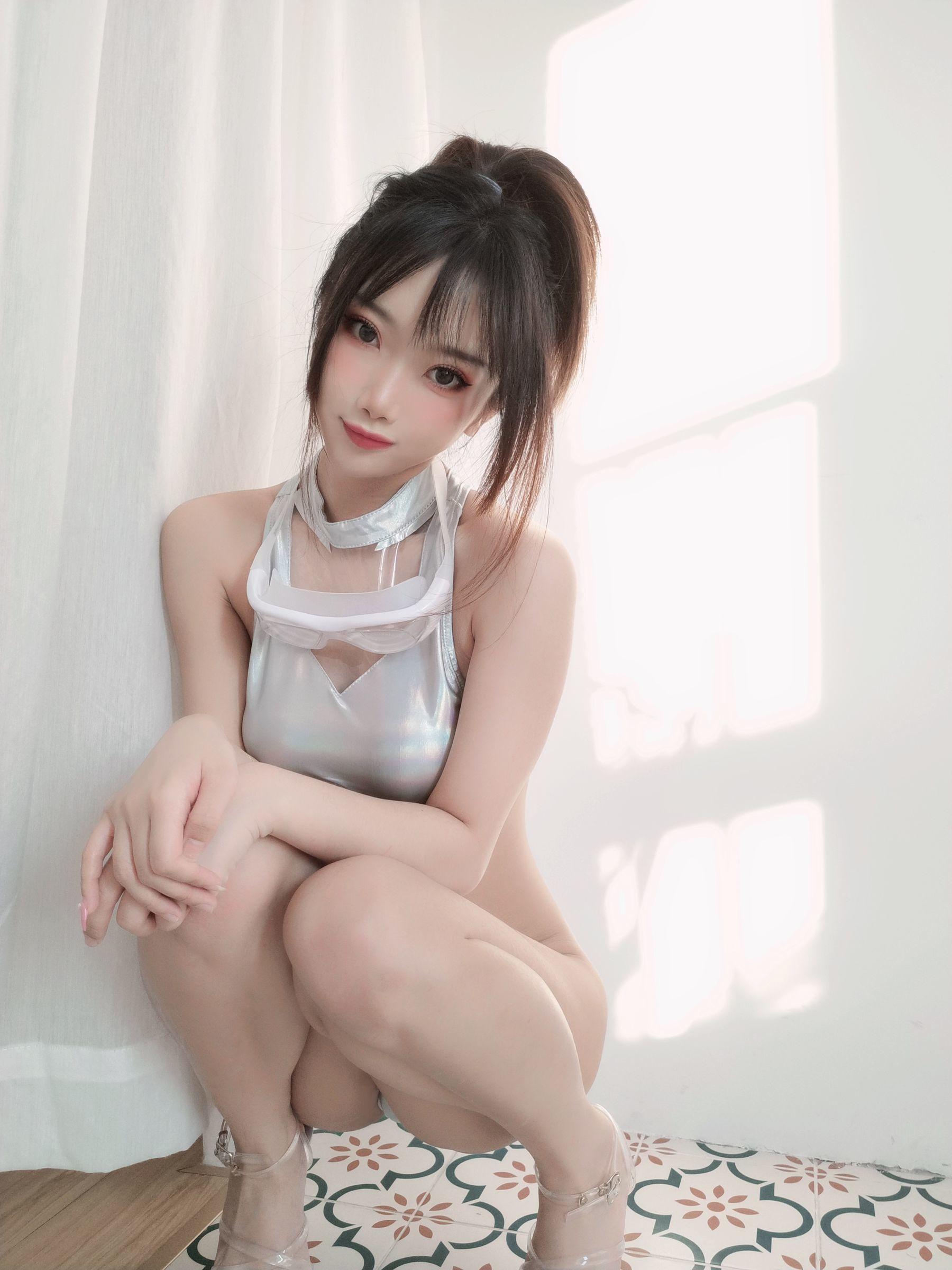 [网红COSER] 白嫩美少女鬼畜瑶 – 镭射竞泳 写真集(53)