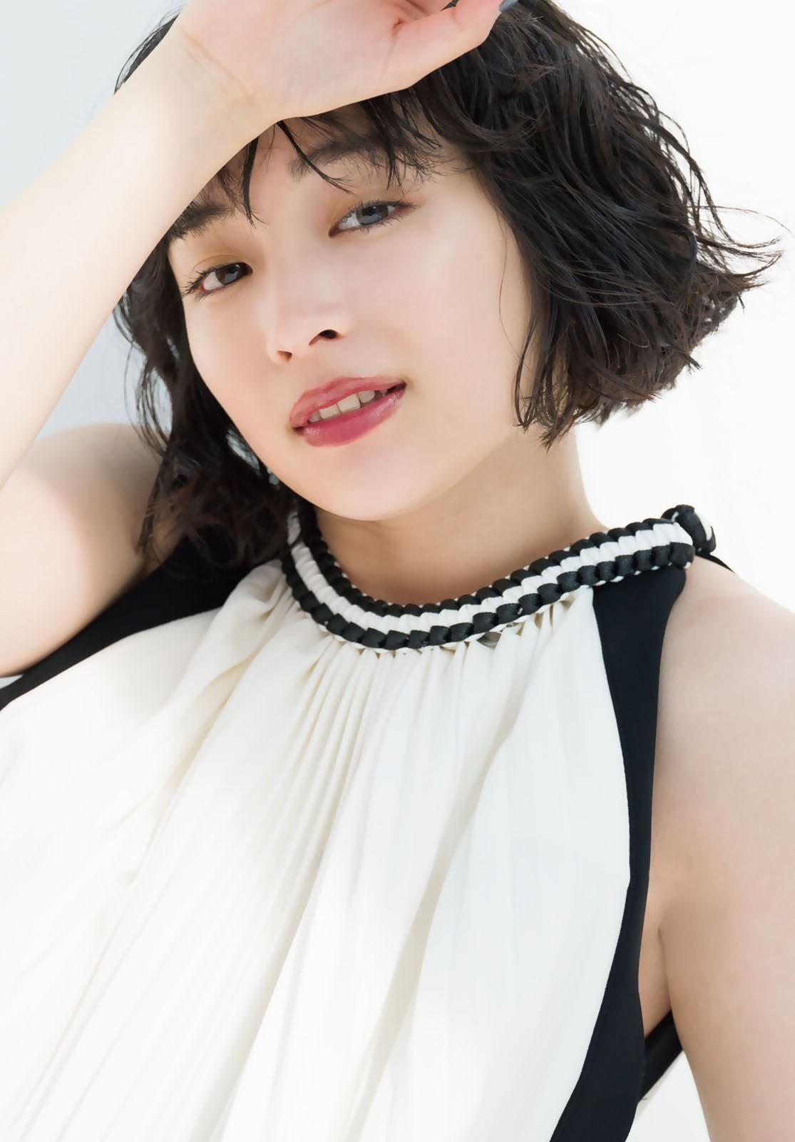 Suzu Hirose 広瀬すず, Shonen Magazine 2021 No.10 (週刊少年マガジン 2021年10号)(12)