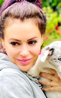 Alyssa Milano U4fh4irh_o