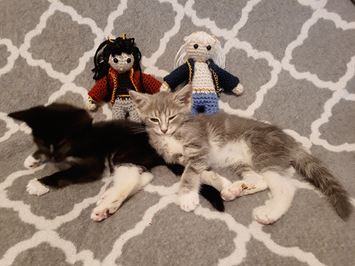 Crochet/doll form of Ren Xiyang and Rian, with two cute kittens