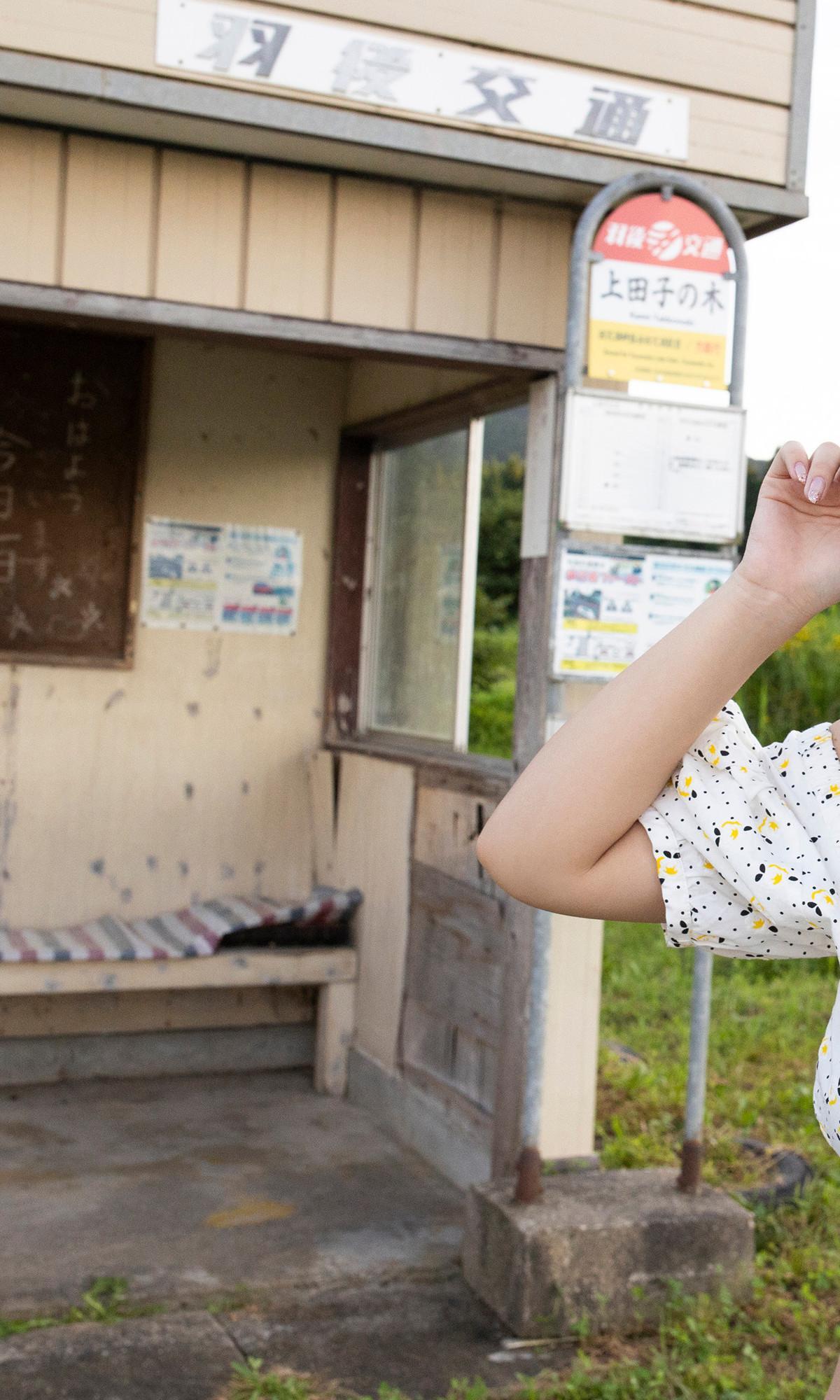 Yuzuha Hongo 本郷柚巴, 写真集 「知ってた？ドキドキってうつるんだって（笑）」 Set.02(1)