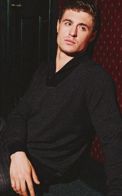 Max Irons ILvILcbC_o