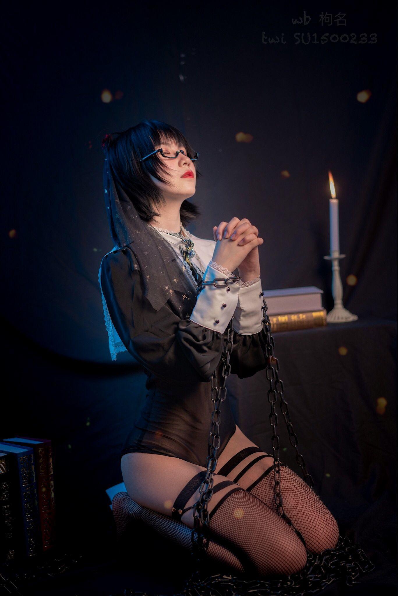 [网红Coser] 逐月su 《修女》 写真集(56)