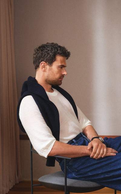 Theo James  - Page 2 93ARKfHZ_o