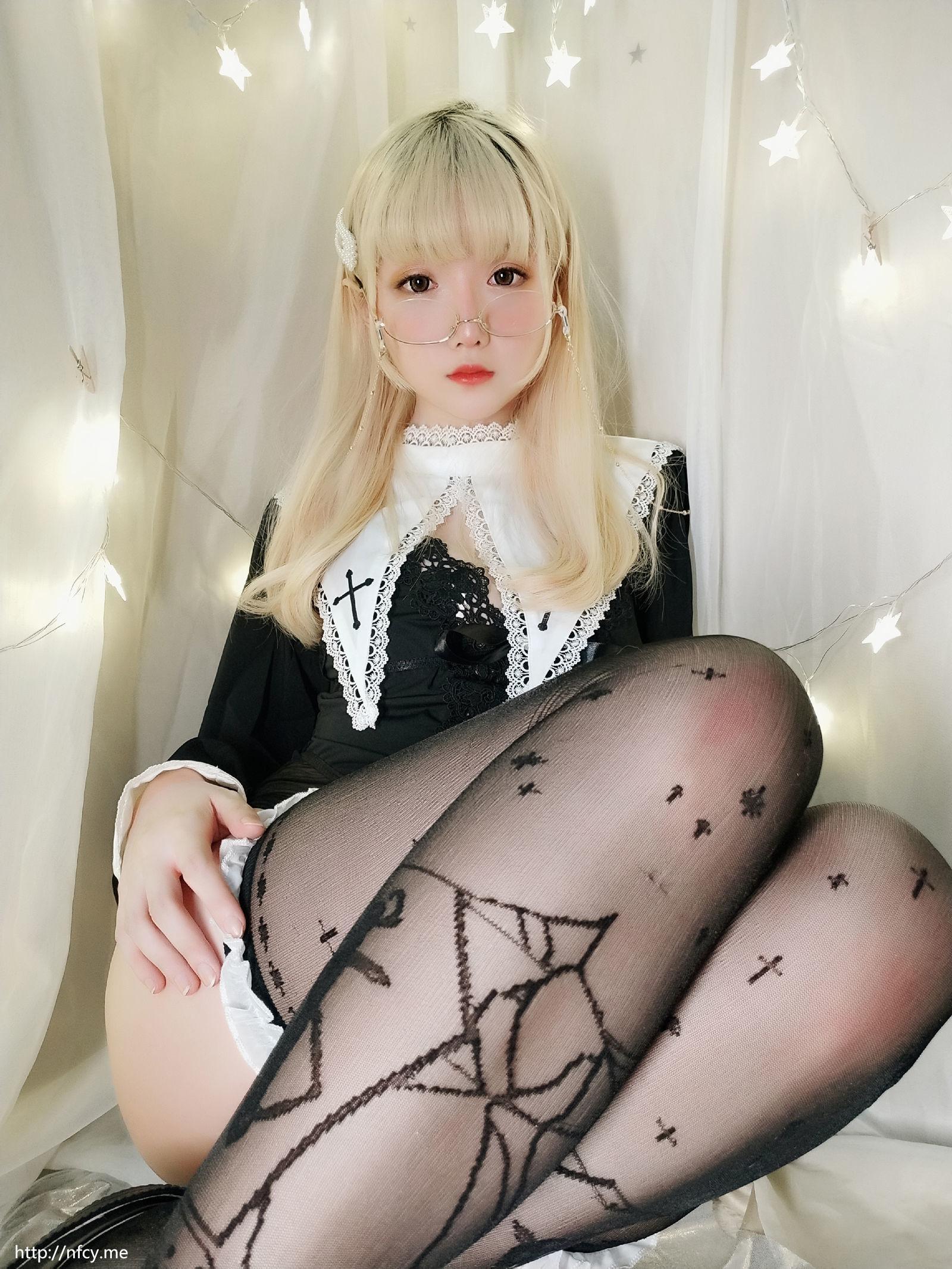 星之迟迟《圣光修女包》 [福利COSPLAY] 写真集