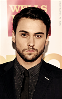 Jack Falahee 8UyBeR1A_o