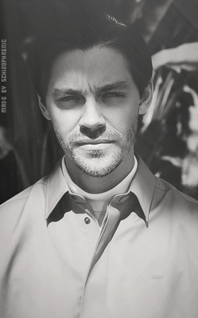 Tom Payne ZGPDkEmS_o