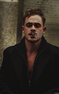 Dacre Montgomery Dawq24cF_o