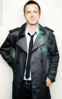 Aaron Paul DRmCGKox_o