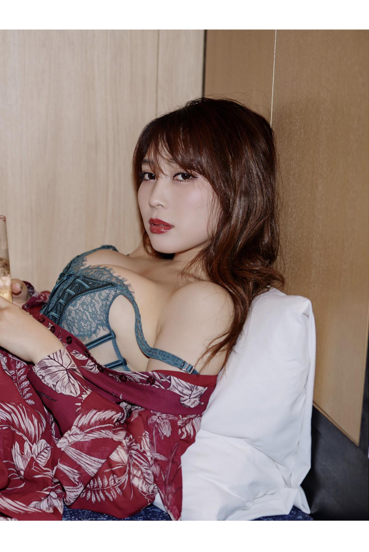 Tomomi Morisaki 森咲智美, 週刊ポストデジタル写真集 『500万人のおっぱい』 Set.02(9)