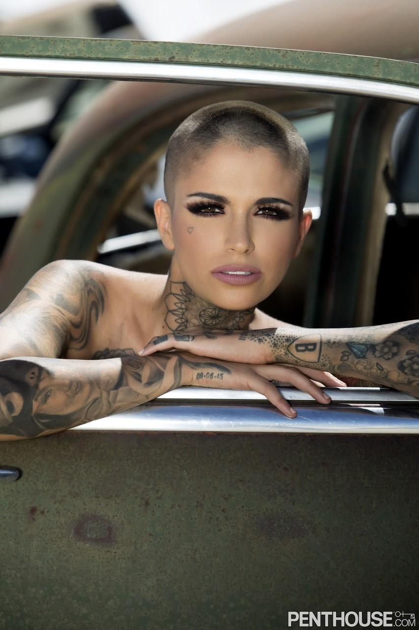 Bald inked babe Leigh Raven flaunts her small boobs and poses nude outdoors(13)