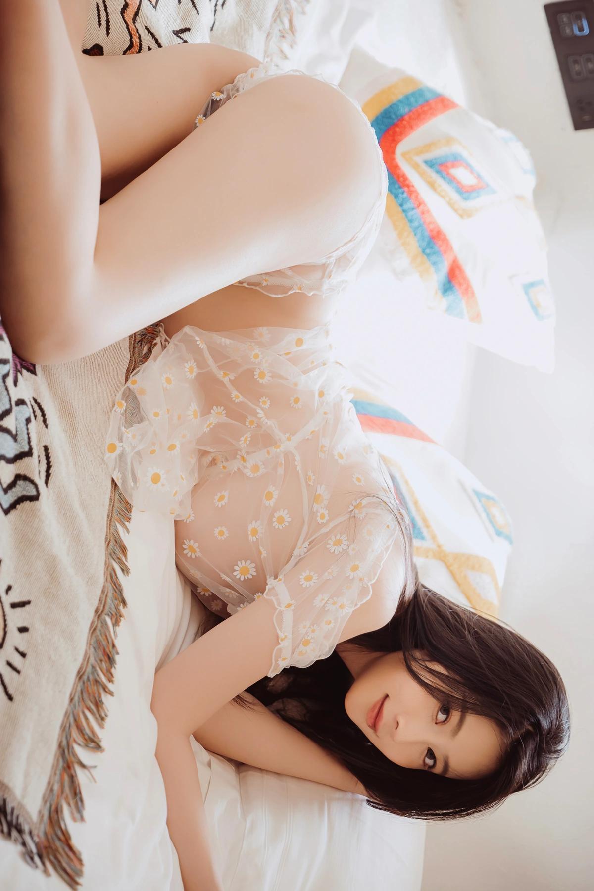 年年Nnian, 写真集 雏菊(4)