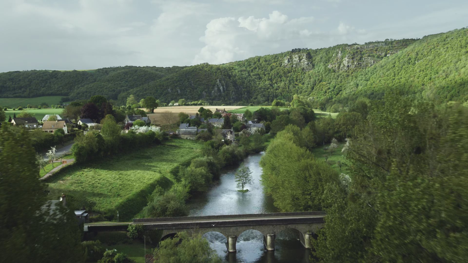 D-Day.Normandy.1944.2014.2160p.UHD.HDR.BluRay.x265.10bit.DD5.1.[WMAN-LorD]