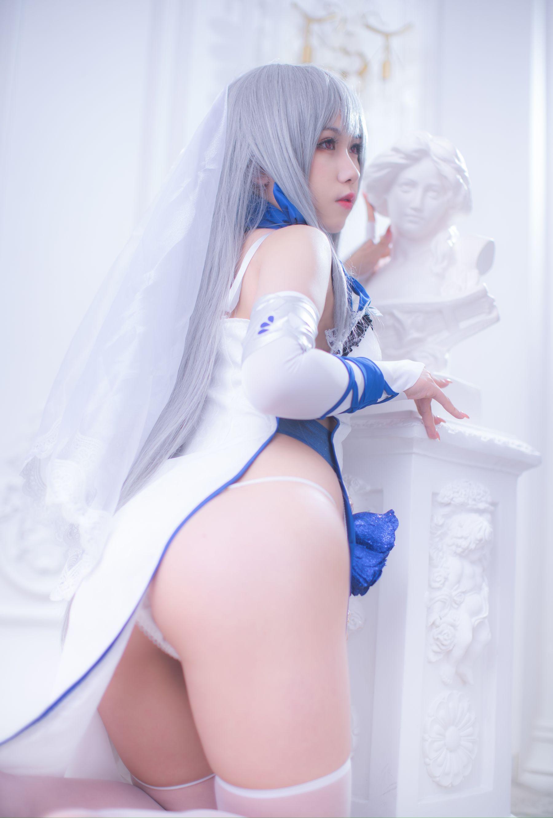 [网红COSER] 一北亦北 – 路易九世礼服 写真套图(8)